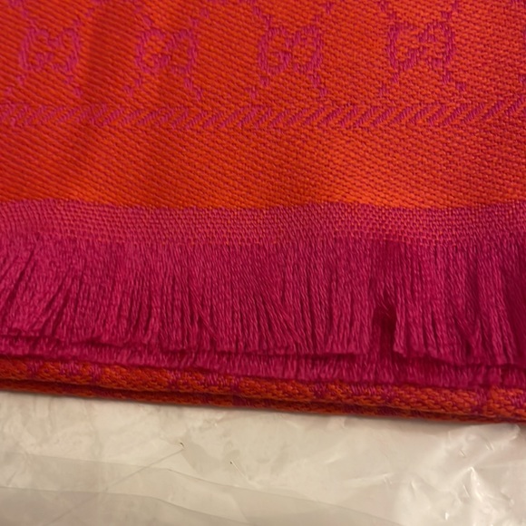 NWT Gucci wool patterned scarf. - Picture 5 of 5
